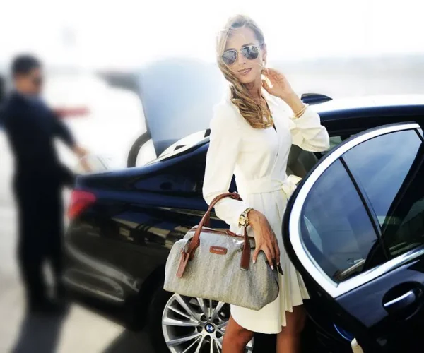 airport-transfer-chauffeur-car-service-transportation-to-from-airport-1000x667