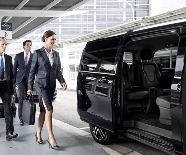 worldwide-airport-shuttle-group-transfer-large-groups-chauffeured-services-1000x667